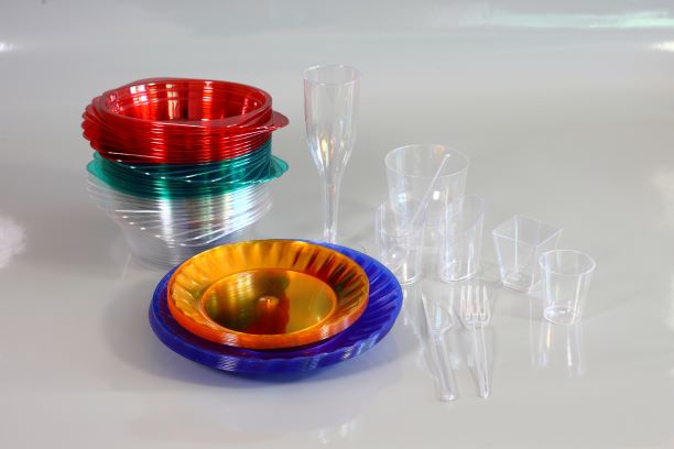 Crystal clear polystyrene tableware